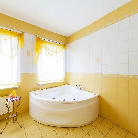 فندق مبيت وإفطار Uroczysko 3*